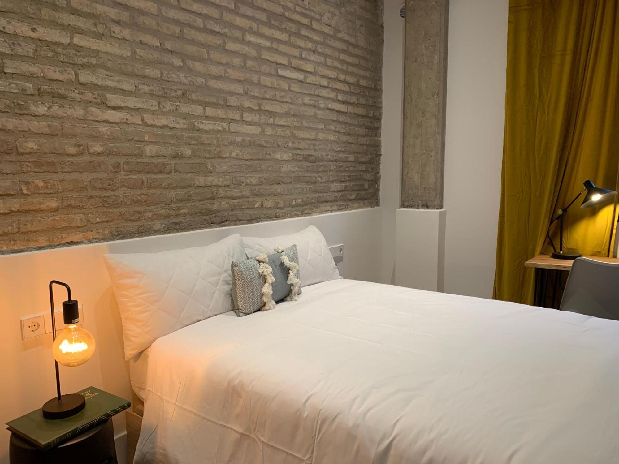 La Reina Beach Rooms บาเลนเซีย ภายนอก รูปภาพ