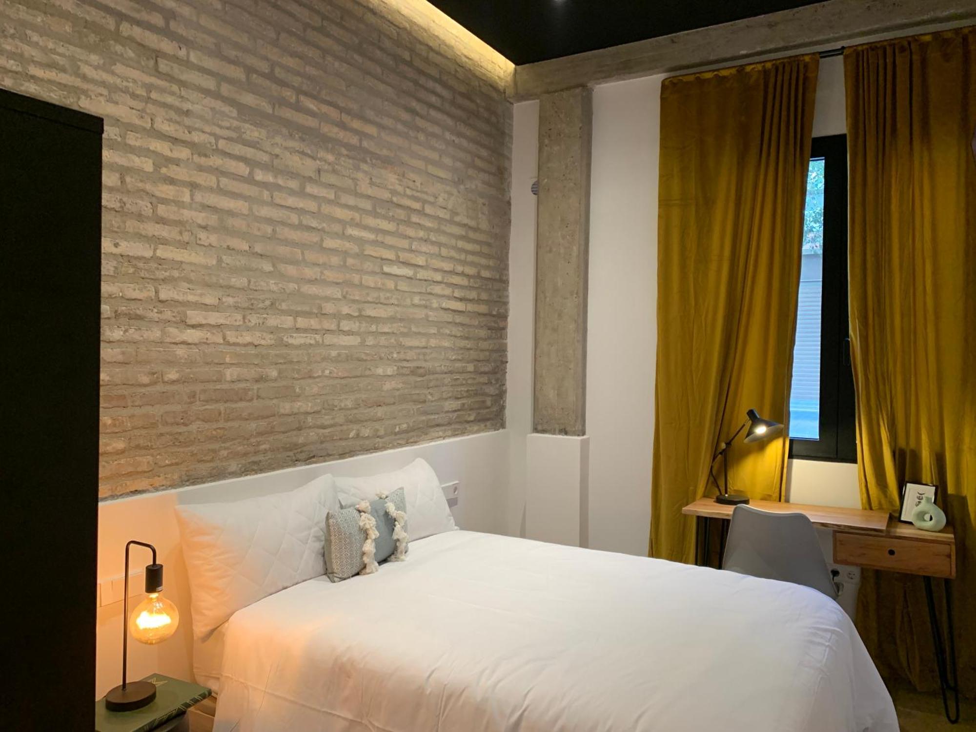 La Reina Beach Rooms บาเลนเซีย ภายนอก รูปภาพ