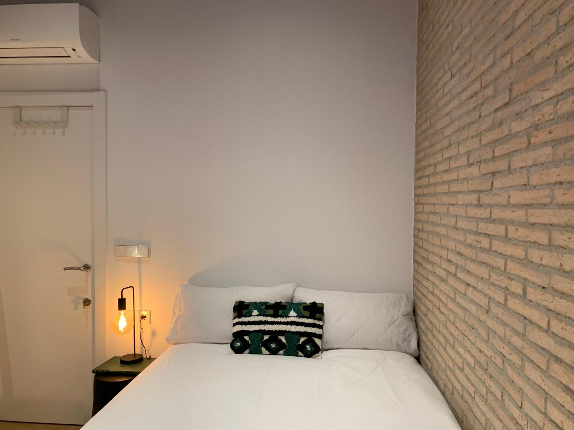 La Reina Beach Rooms บาเลนเซีย ภายนอก รูปภาพ